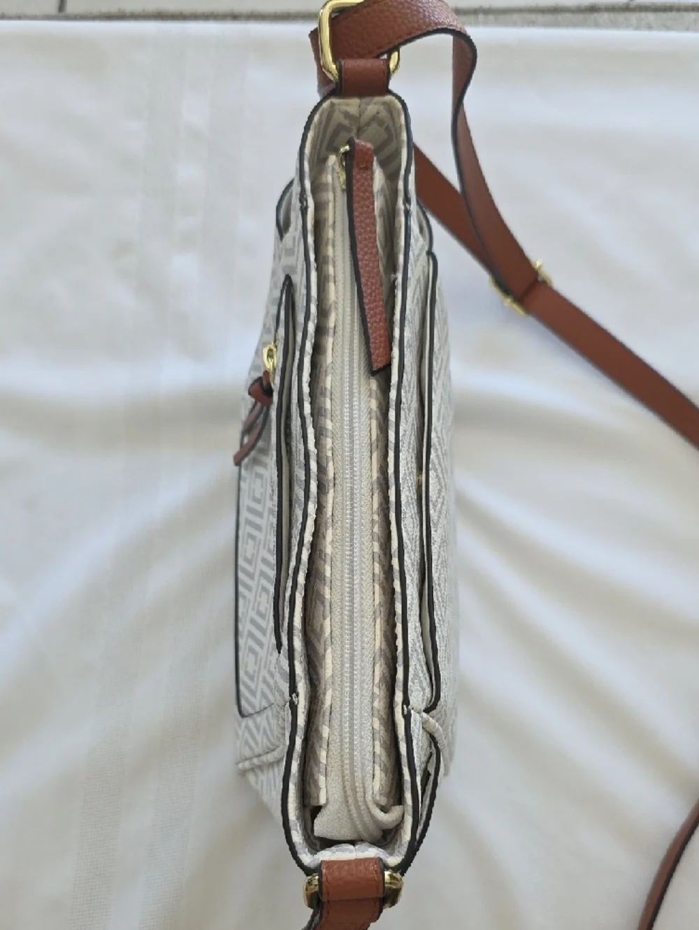 Liz Claiborne White Geometric Crossbody with Brown Trim and Gold Hardware - Picture 4 of 8